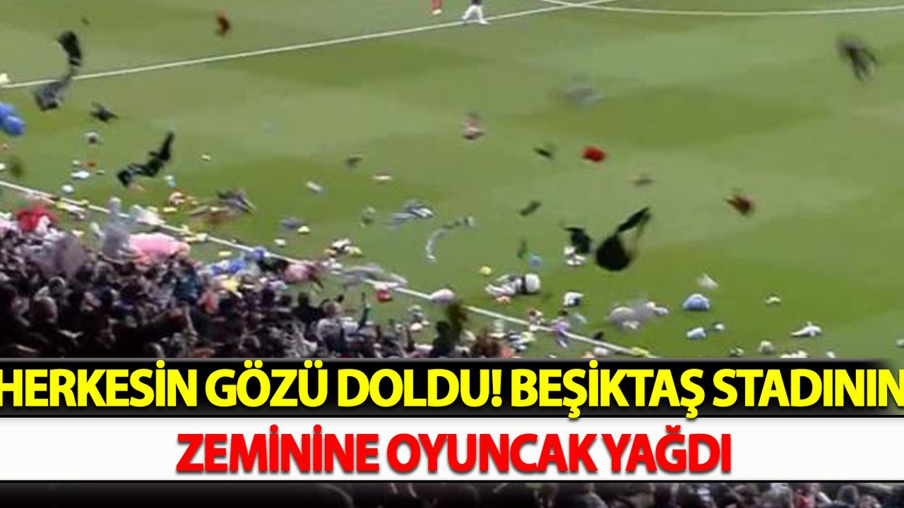 Herkesin gözü doldu! Beşiktaş stadının zeminine oyuncak yağdı