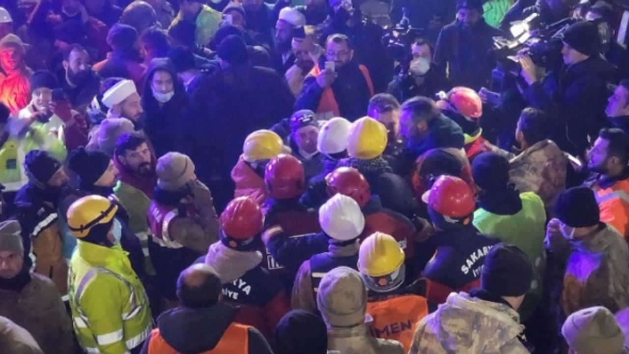 Kahramanmaraş’ta 10 yaşındaki Ayça 185 saat sonra kurtarıldı