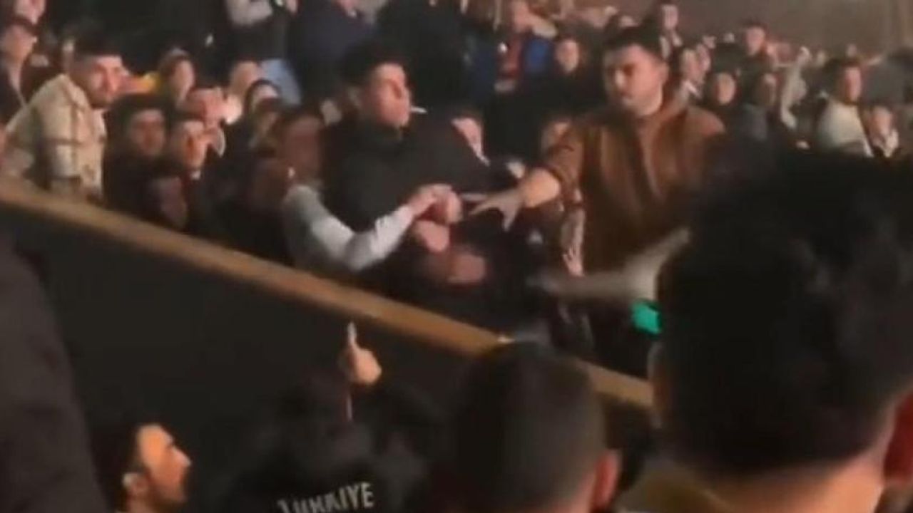 Kılıçdaroğlu'na Tepki! Bir Genç Ayağa Kalkarak "Aday olma" Diye Bağırdı