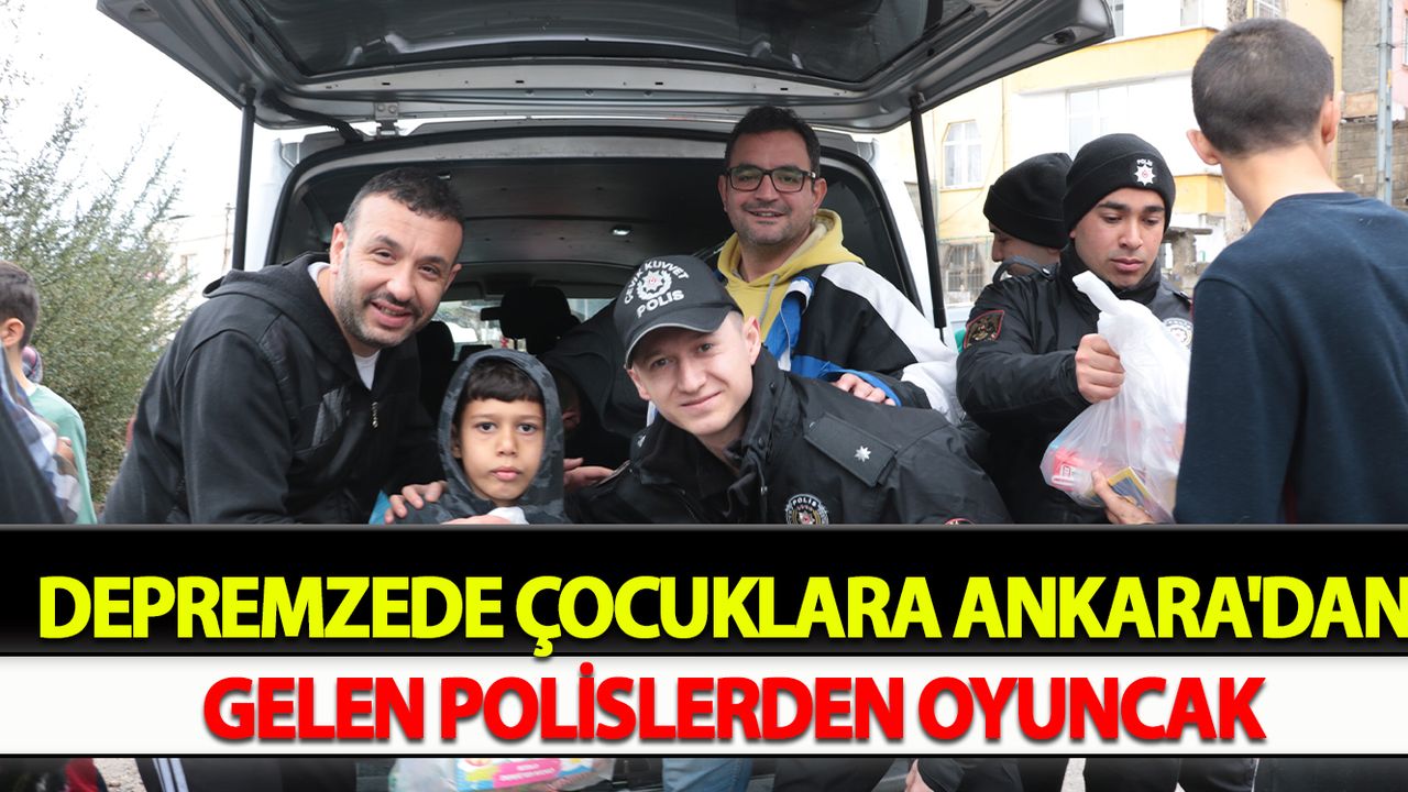 Depremzede çocuklara Ankara'dan gelen polislerden oyuncak