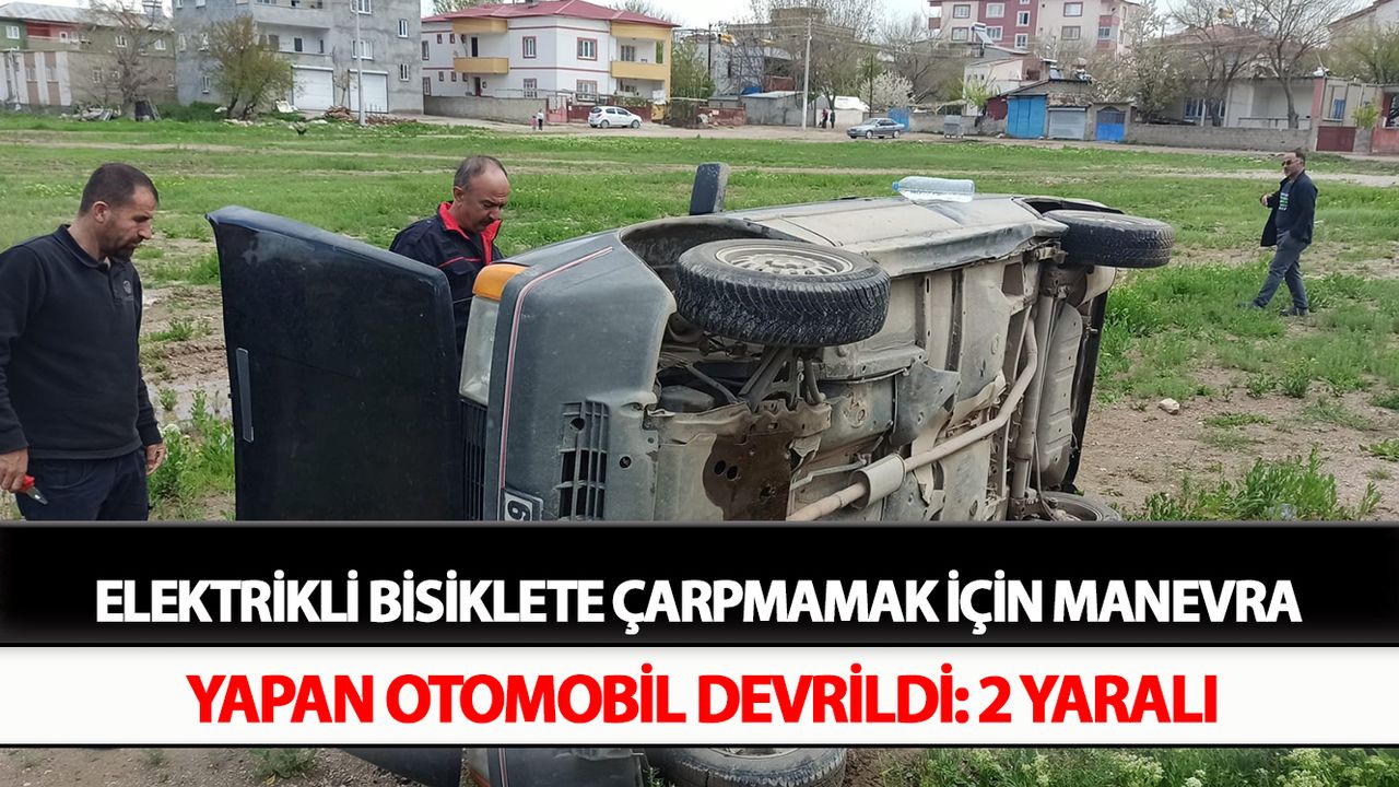 Elektrikli bisiklete çarpmamak için manevra yapan otomobil devrildi: 2 yaralı