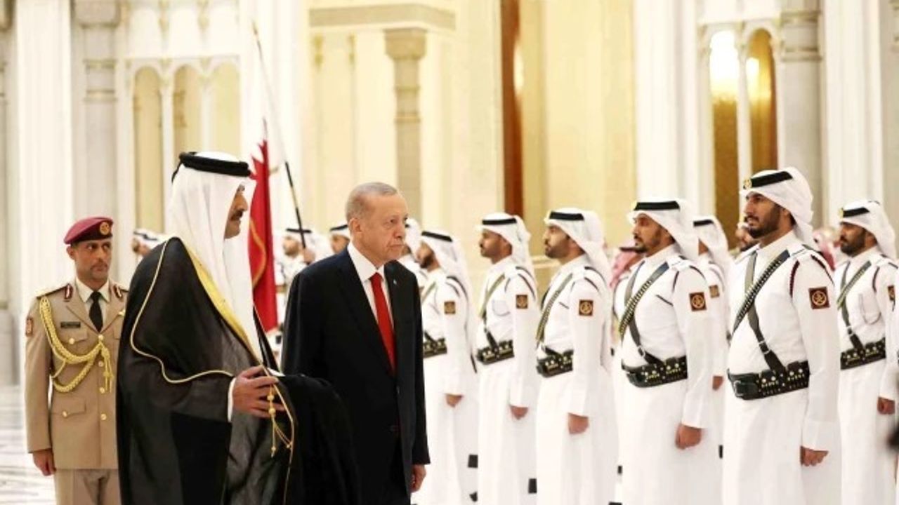 Erdoğan, Katar'da Resmi Törenle Karşılandı