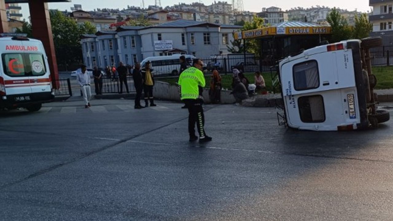 Kahramanmaraş'ta Devrilen Minibüsteki 13 İşçi Yaralandı