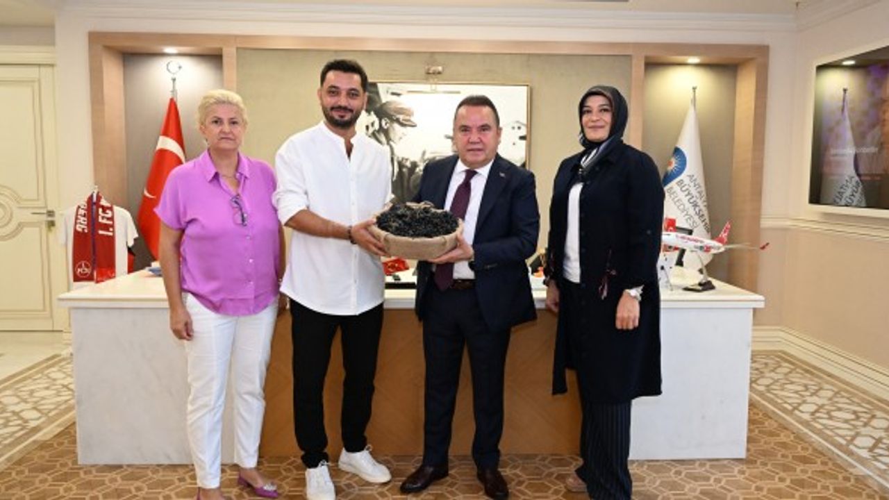 Antalya Büyükşehir destekledi genç çiftçiler üretti