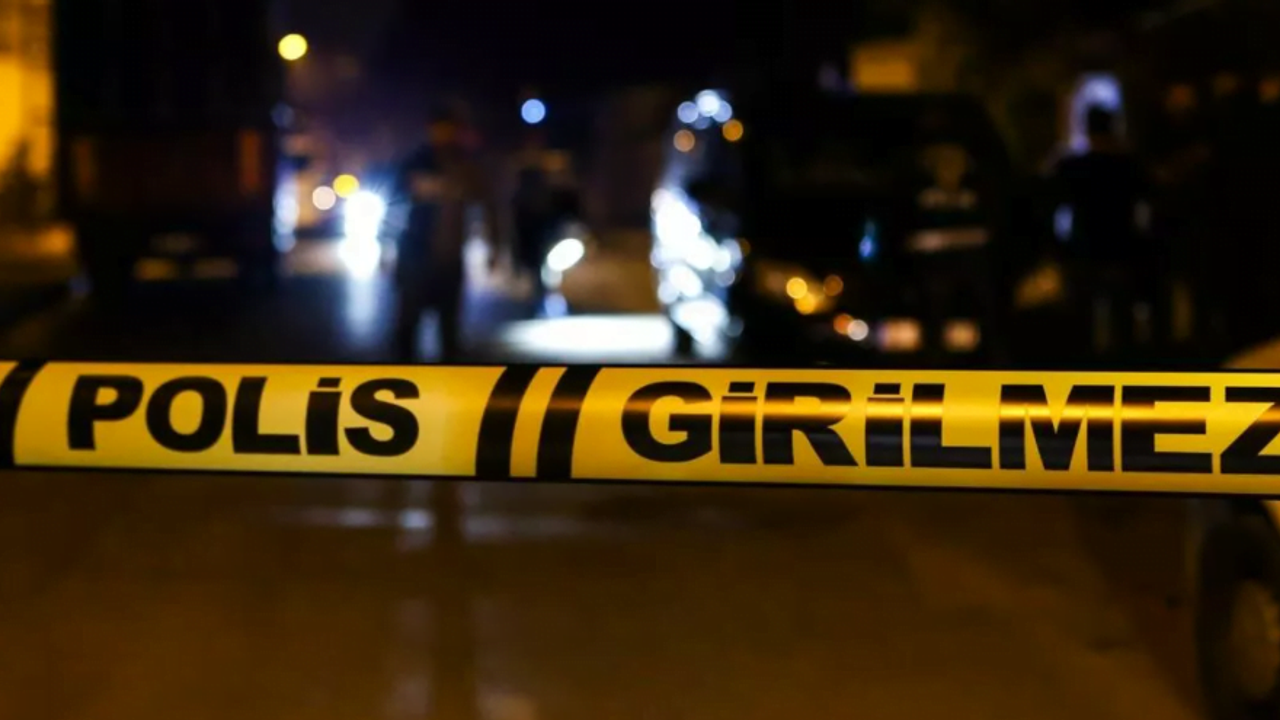Elbistan'da Ağır Hasarlı Bina Çöktü 2 Kişi Ağır Yaralı
