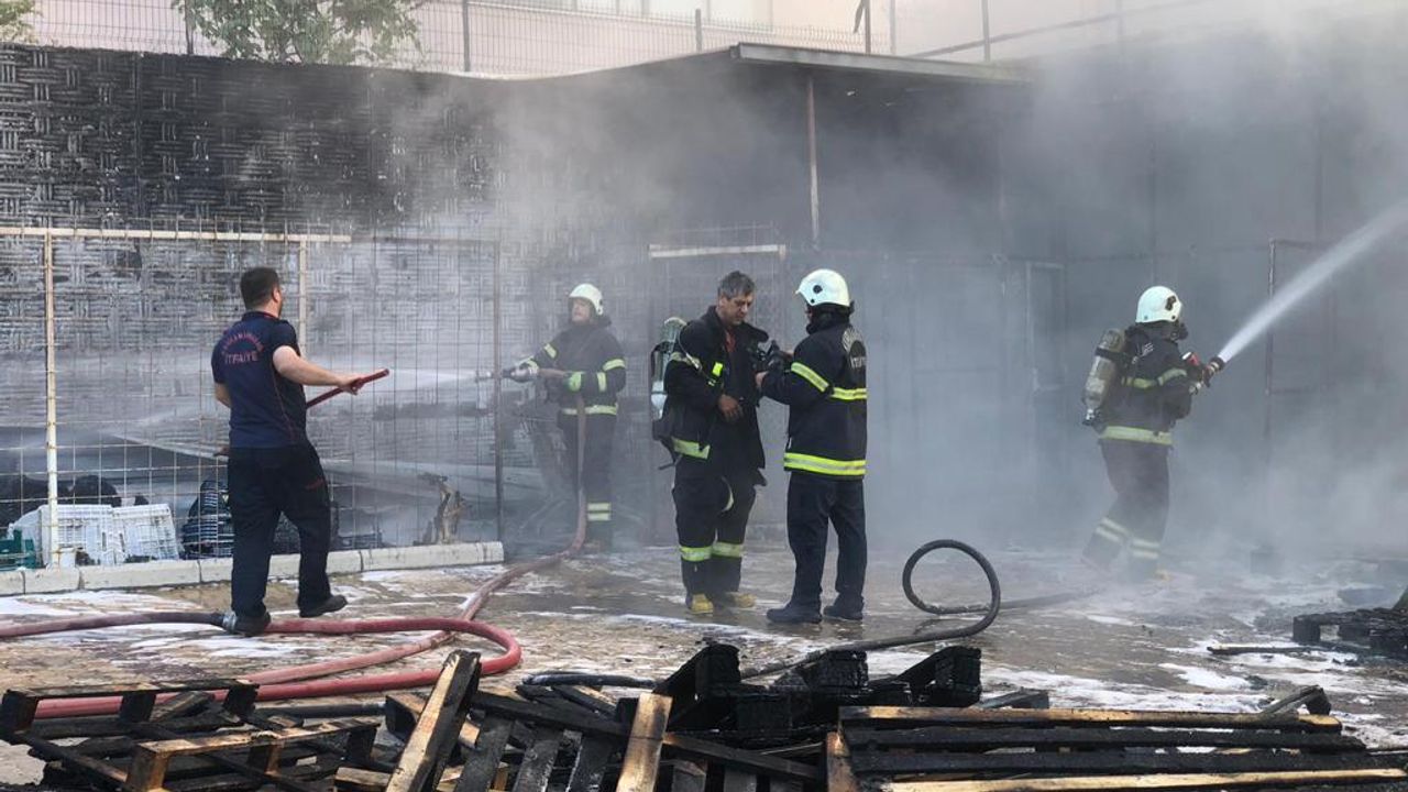 Kahramanmaraş’ta Market Deposunda Çıkan Yangın Korkuttu