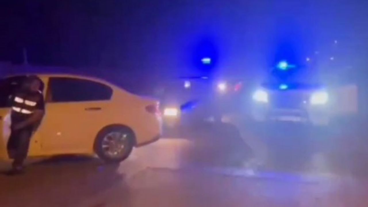 Jandarmadan hareket halindeki otomobile operasyon: 14 ruhsatsız tabanca ele geçirildi