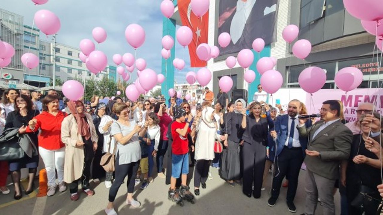 Kepez’de kanser farkındalığı için gökyüzüne pembe balon bırakıldı