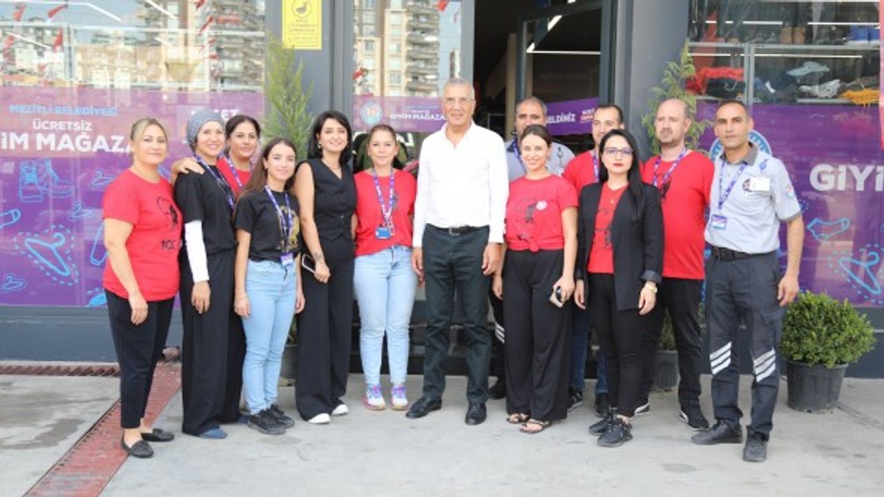 Mezitli'de ücretsiz giyim mağazası açıldı