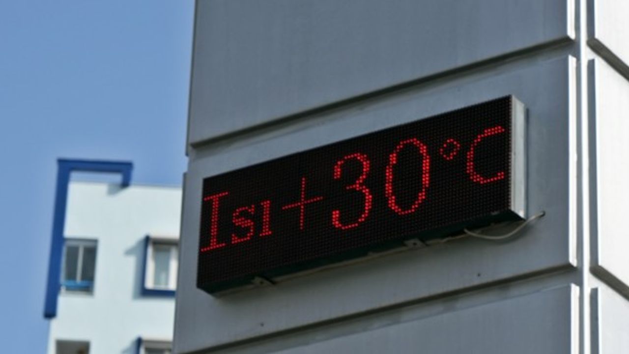 Antalya'da Kasım ayında termometreler 30 dereceyi gösterdi, deniz keyfi ara vermedi
