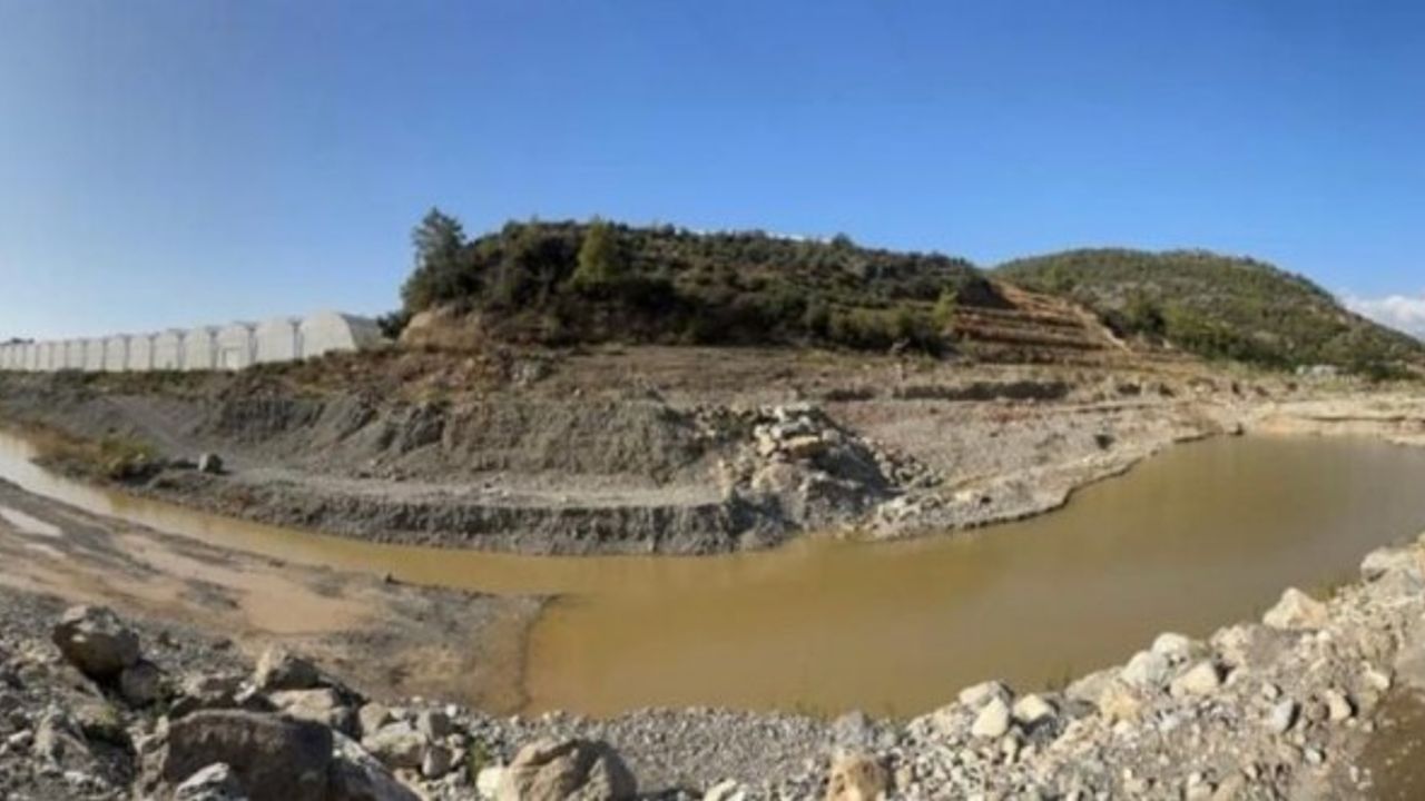 Antalya’da dereden, kaçak kum ve çakıl alındığı iddiası