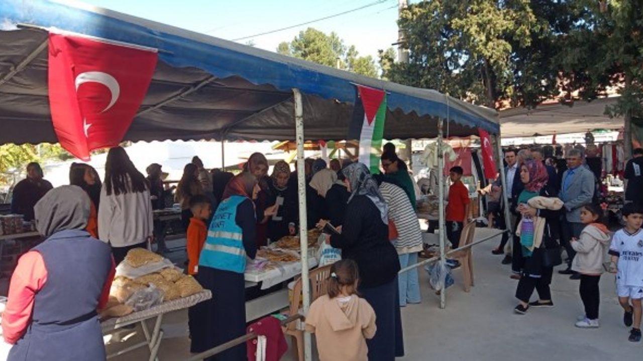 Burdur’da Filistin’e destek için “Hayır Çarşısı” kuruldu