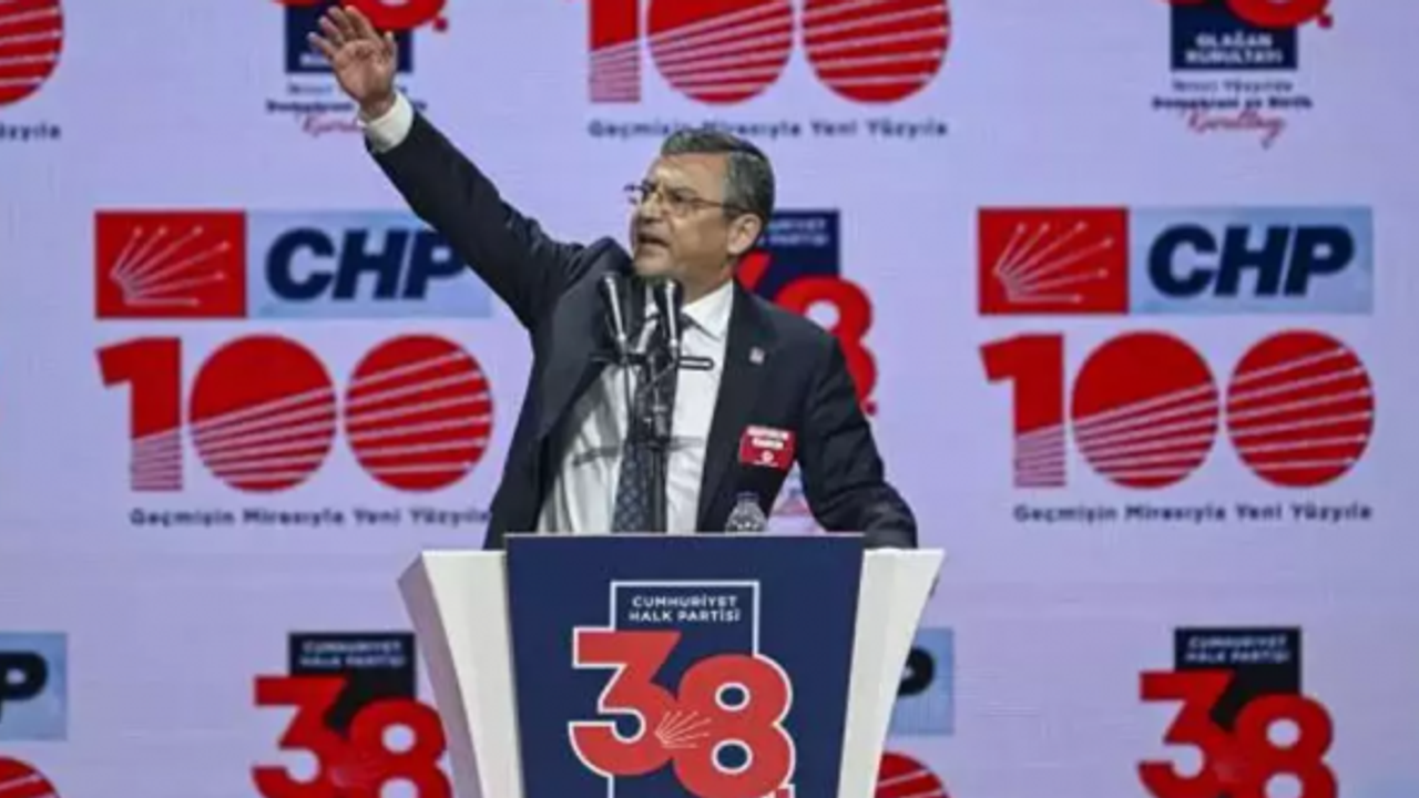 CHP'nin yeni genel başkanı Özgür Özel oldu!