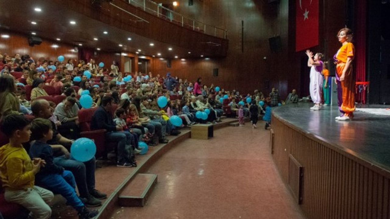 Dünya Çocuk Hakları Günü’nde çocuklar doyasıya eğlendi