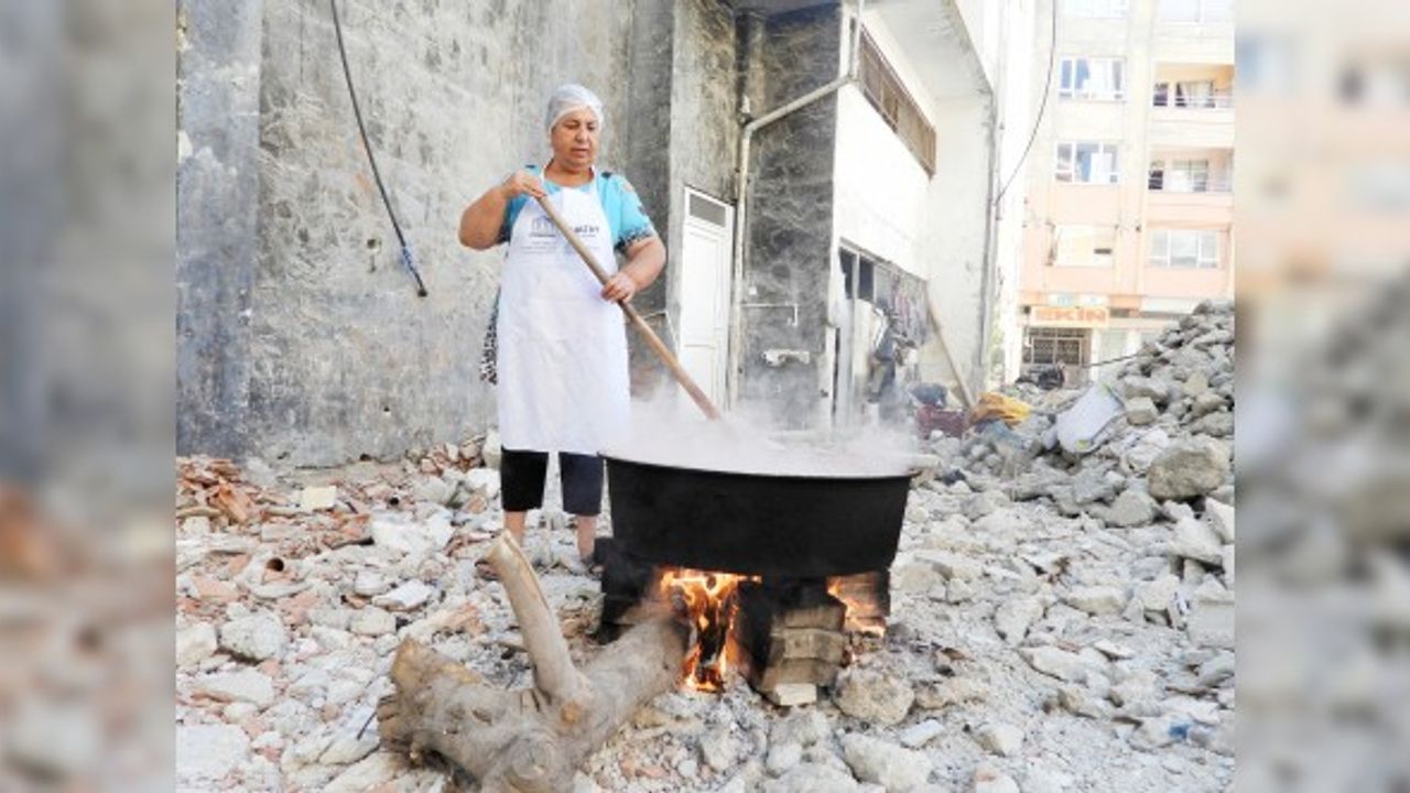 Enkaz, depremzede kadının üretim alanı oldu