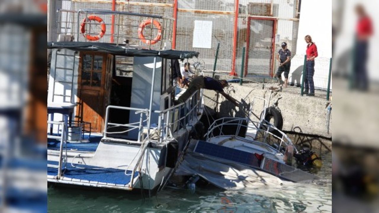 Hatay'da fırtınada batan tekne karaya çıkarıldı