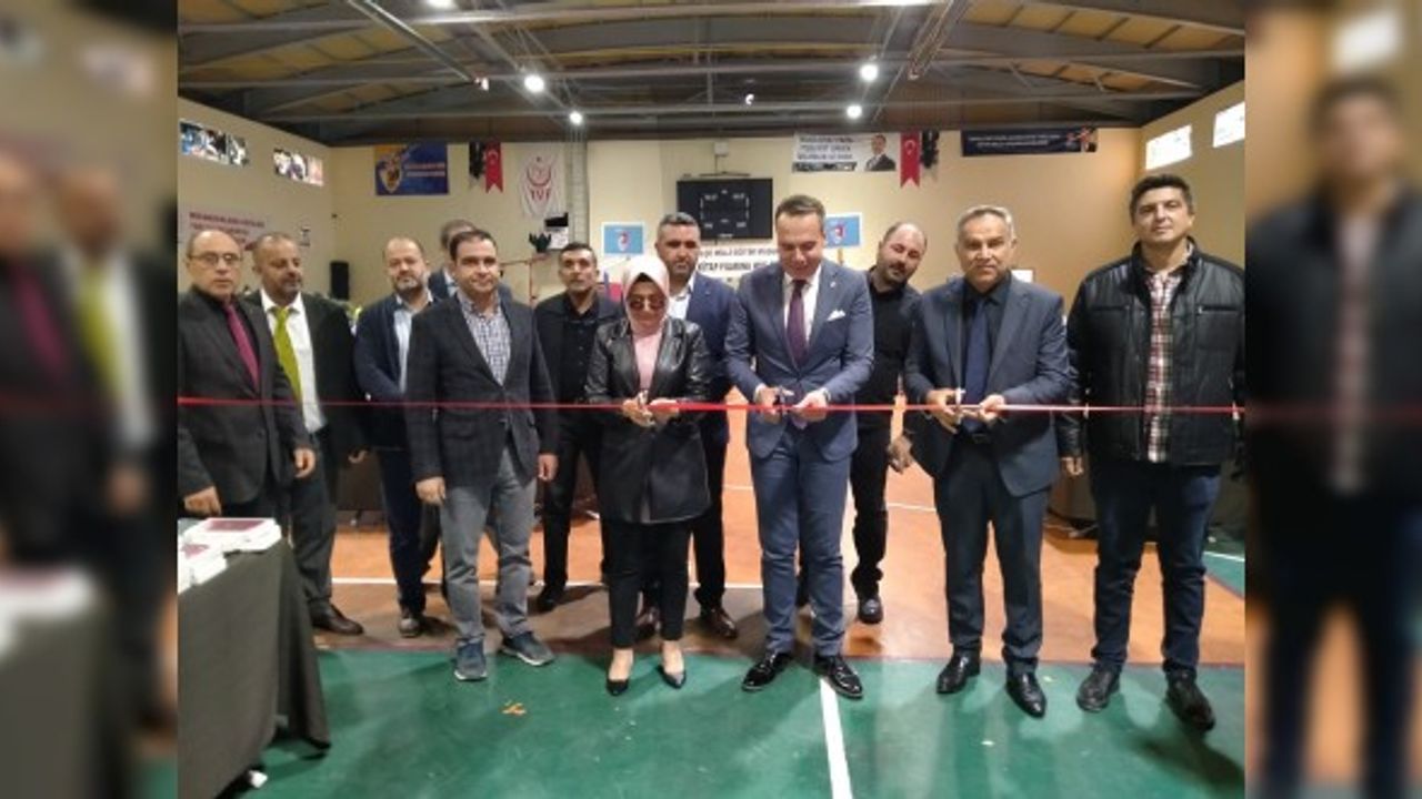 Hatay'ın Erzin ilçesinde ilk kez kitap fuarı açıldı