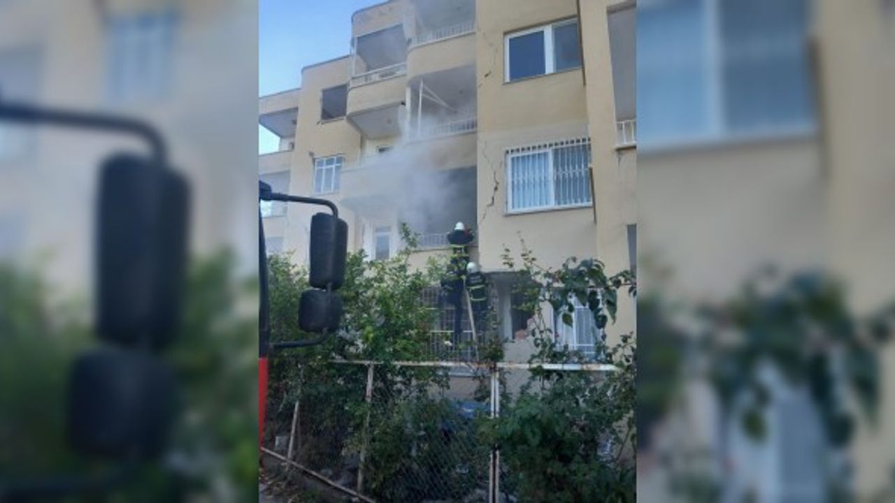 Hatay’ın Belen ilçesinde bir evin balkonu yandı