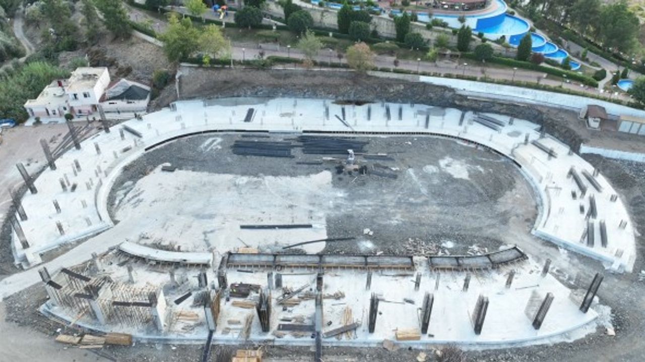 Kumluca Atatürk Stadyumu’nda çalışmalar hızla sürüyor
