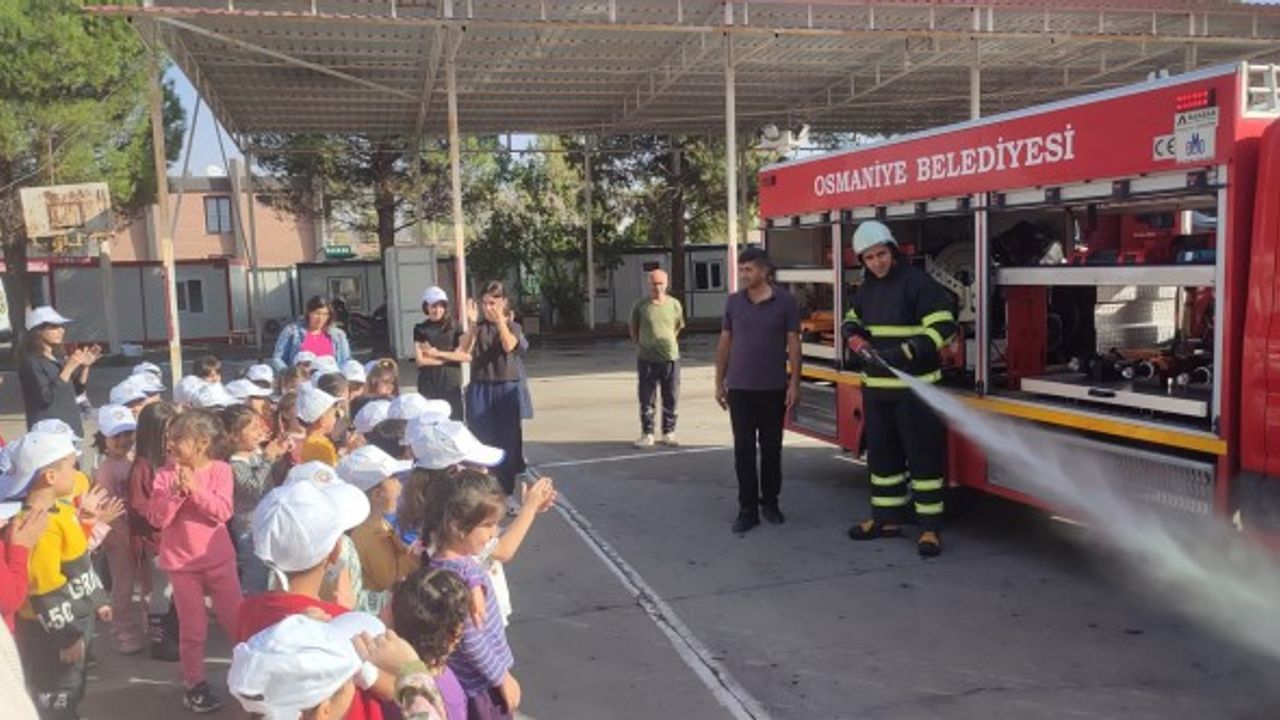 Osmaniye’de minik öğrenciler itfaiye ile tanıştı