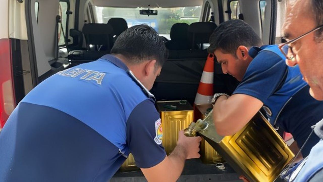 Tarsus'ta 350 litre sahte zeytinyağı ele geçirildi