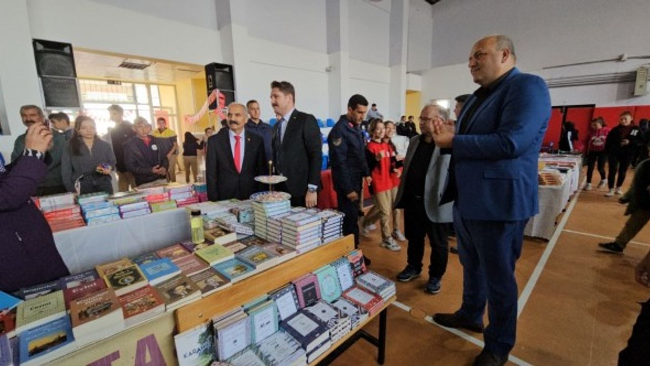Tufanbeyli'de ilk kez kitap fuarı düzenlendi