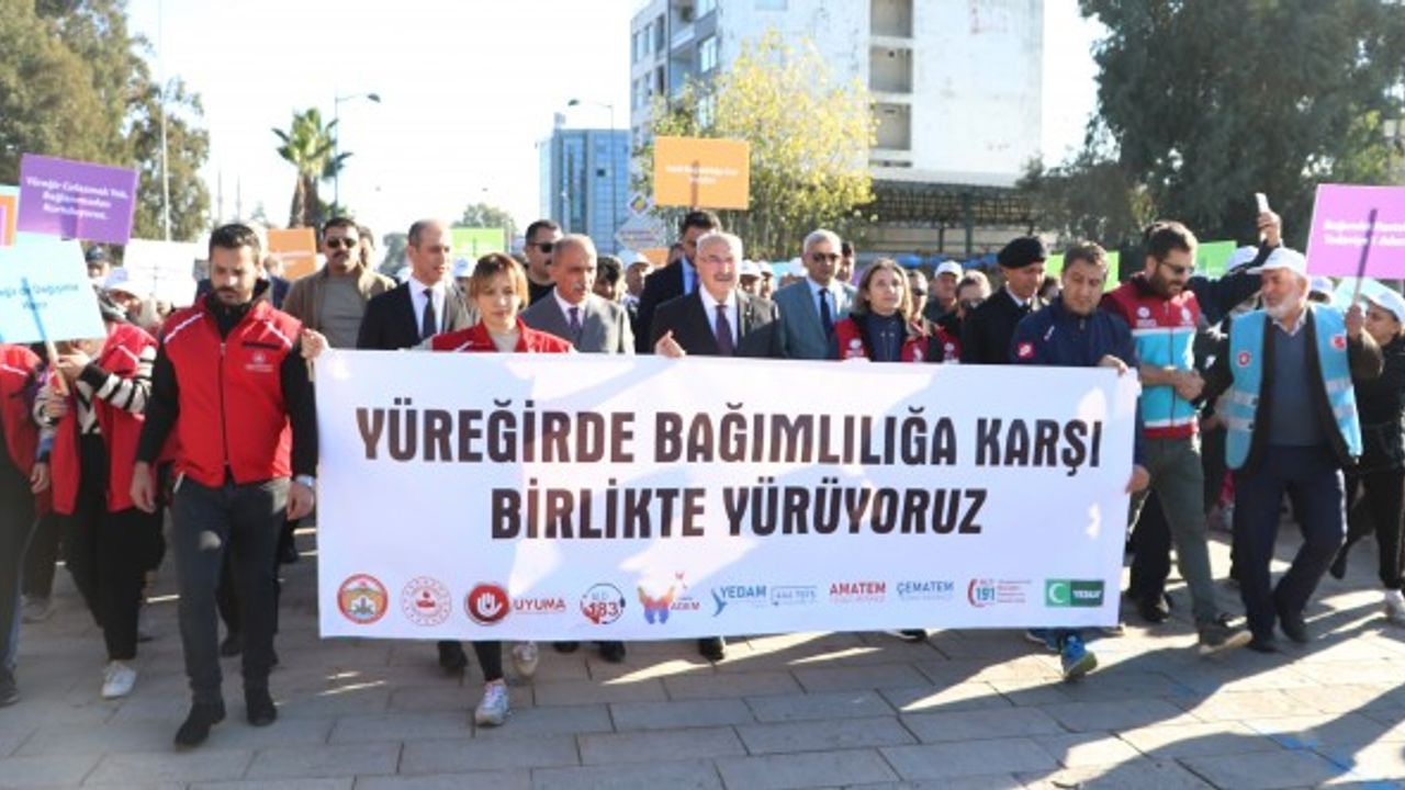 Adana'da 750 kişi bağımlılığa karşı yürüdü