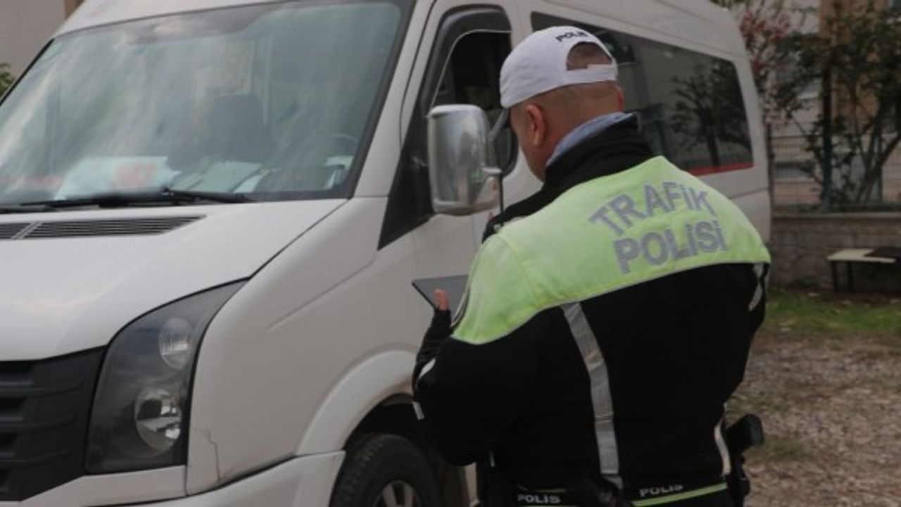 Antalya'da polislerden okul çevresinde sıkı denetim