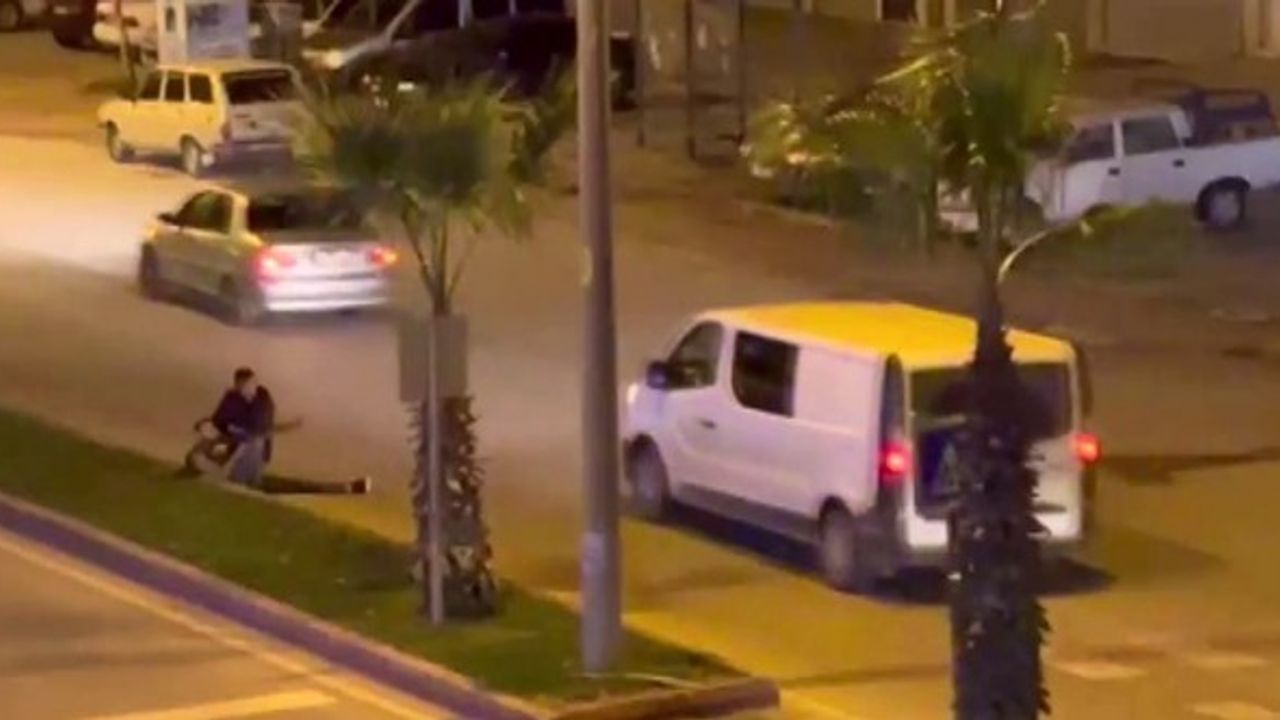 Bıçaklanıp yolun ortasına atıldı, kimse yardımına koşmadı