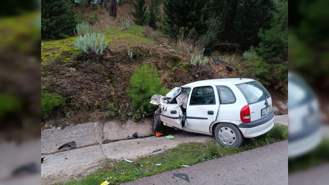 Burdur’da 2 otomobil ve tır çarpıştı: 1 yaralı
