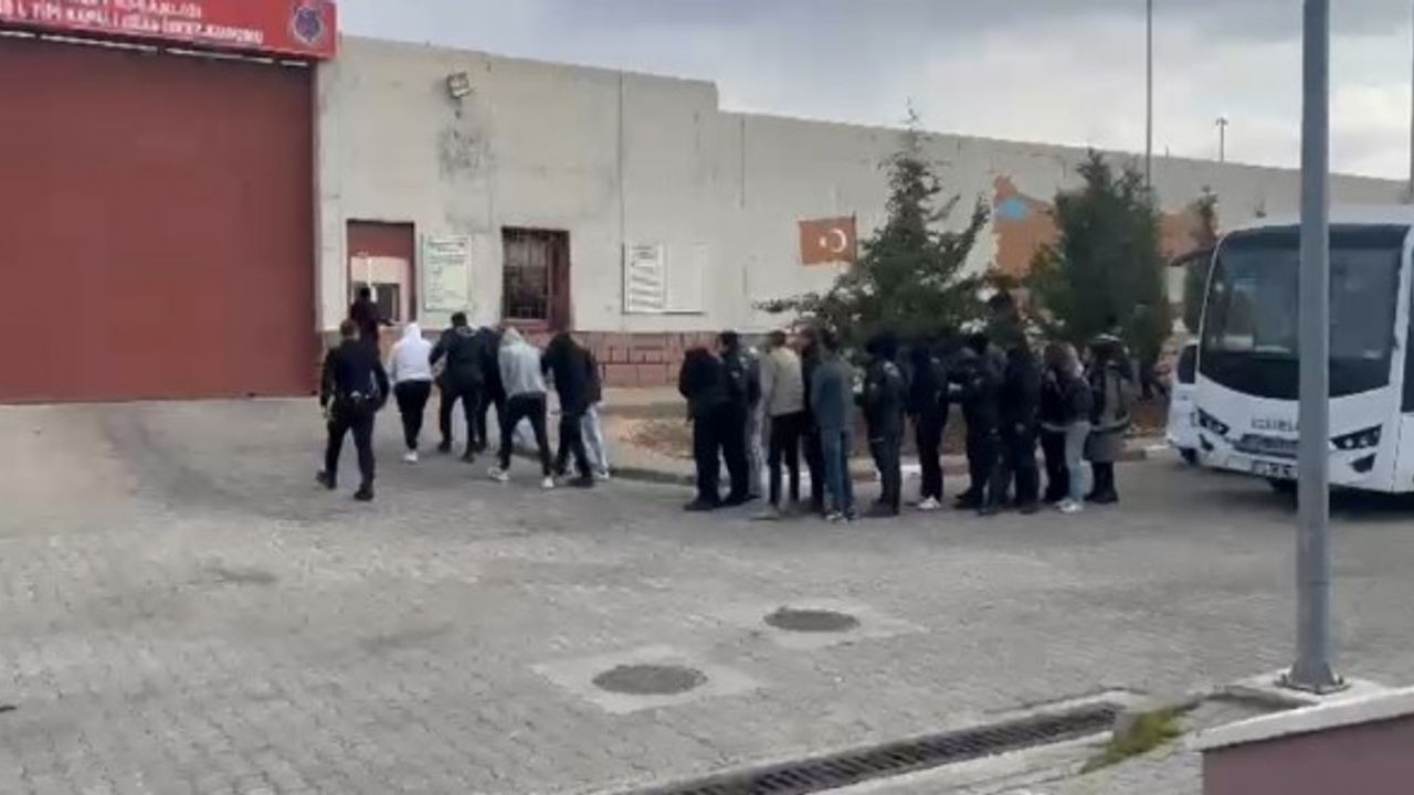 Çağrı merkezi kurup banka görevlisi gibi aradılar, 20 milyon liralık vurgun yaptılar