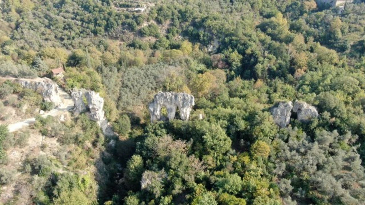 Deprem, devasa taşlarla inşa edilen su kemerini yok etti
