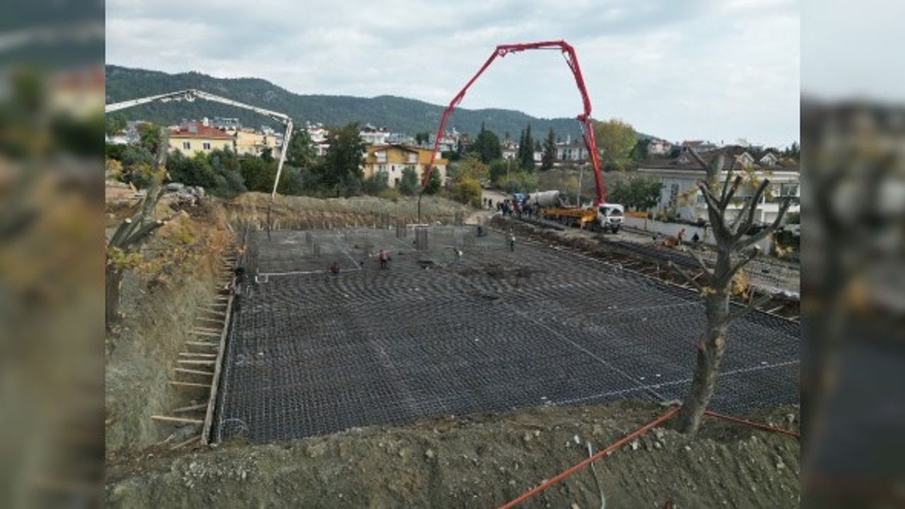 Kemer, Göynük kapalı pazar yerine ilk betonlar döküldü