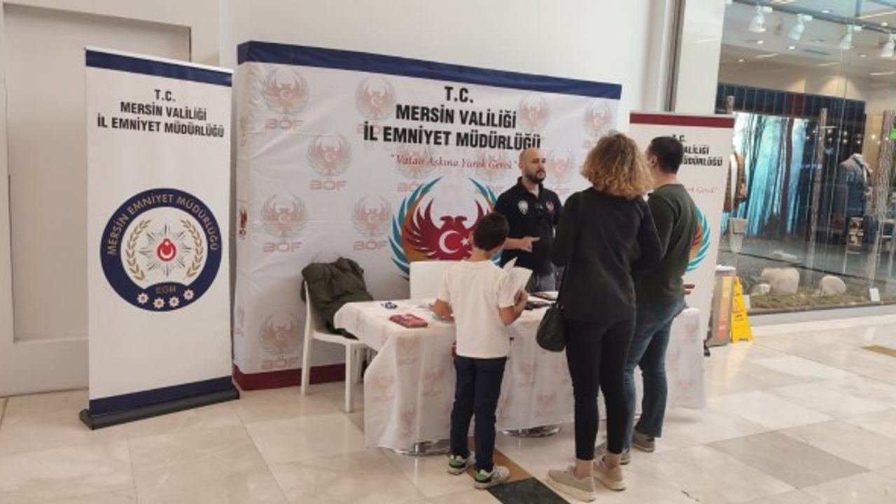 Mersin'de vatandaşlar teröre karşı bilgilendiriliyor