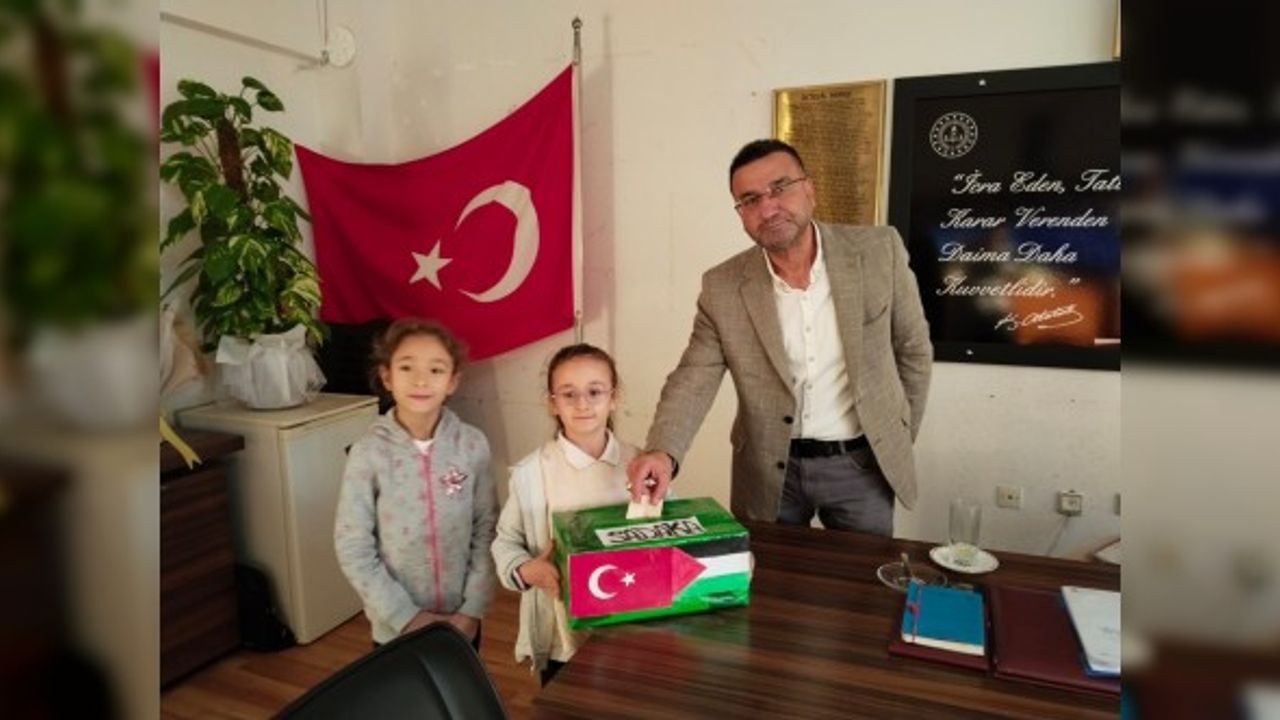 Minik öğrencilerden 'Filistin' için örnek davranış