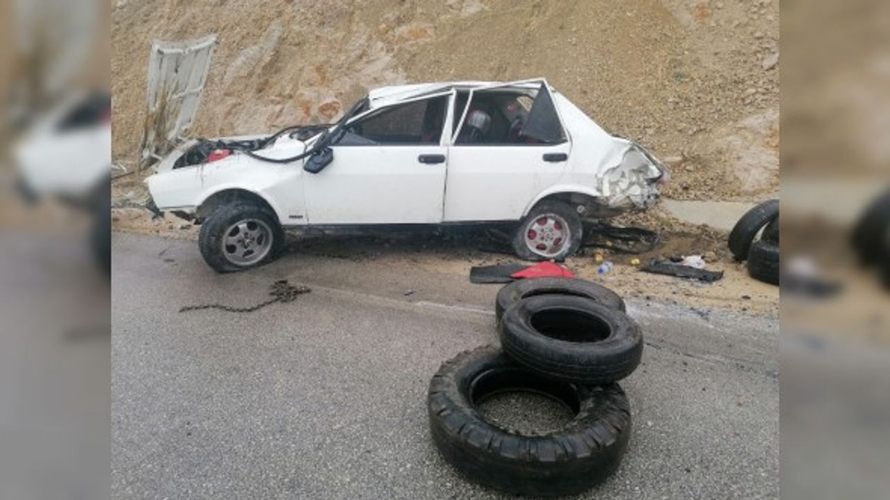 Takla atan otomobilde sürücü burnu bile kanamadan kurtuldu