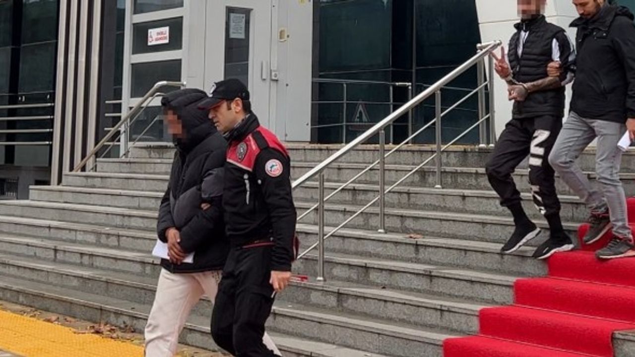 100 bin liralık uyuşturucuyla yakalandılar zafer işareti yaptılar