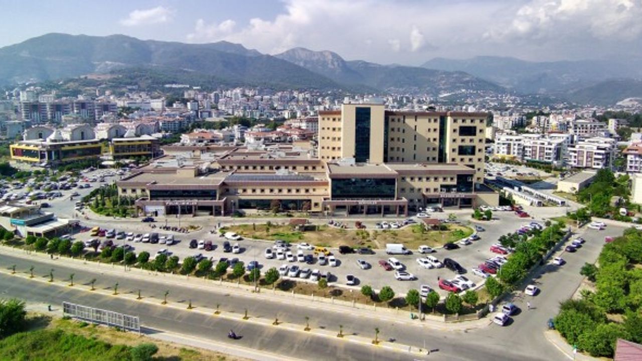 Alanya Eğitim ve Araştırma Hastanesi'nde 2023 yılında 1 milyon 636 bin 683 kişiye sağlık hizmeti verildi