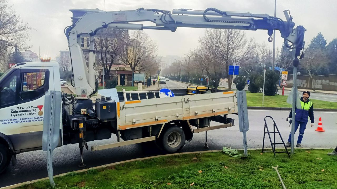 Kahramanmaraş'ta Trafik İşaretleri Yenileniyor