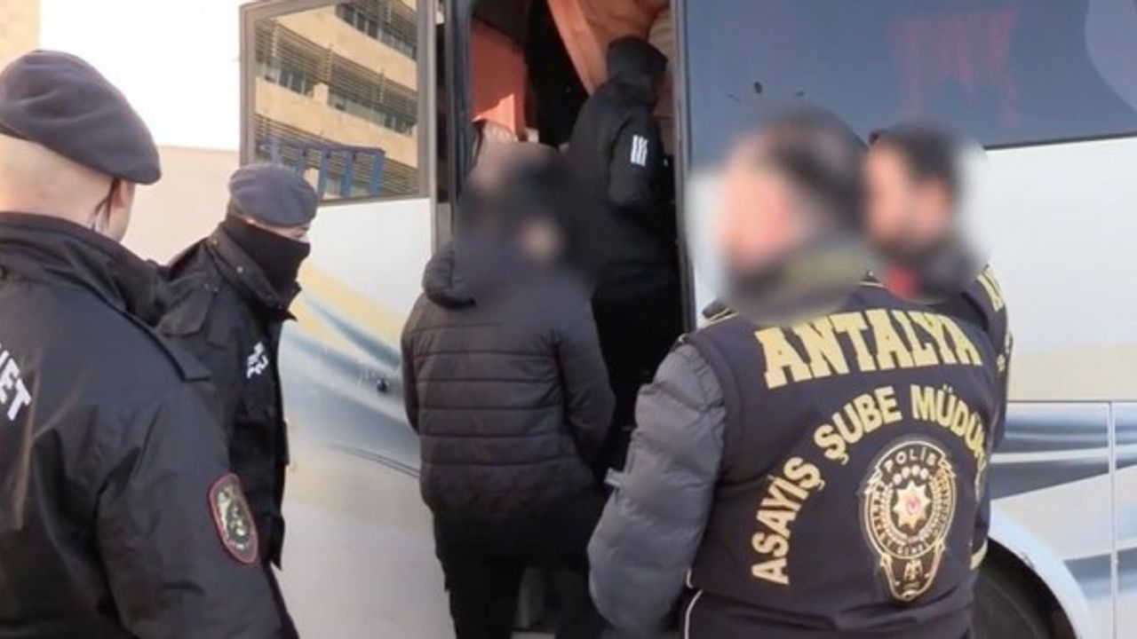 103'ü hapis cezasıyla aranan 220 kişi yakalandı