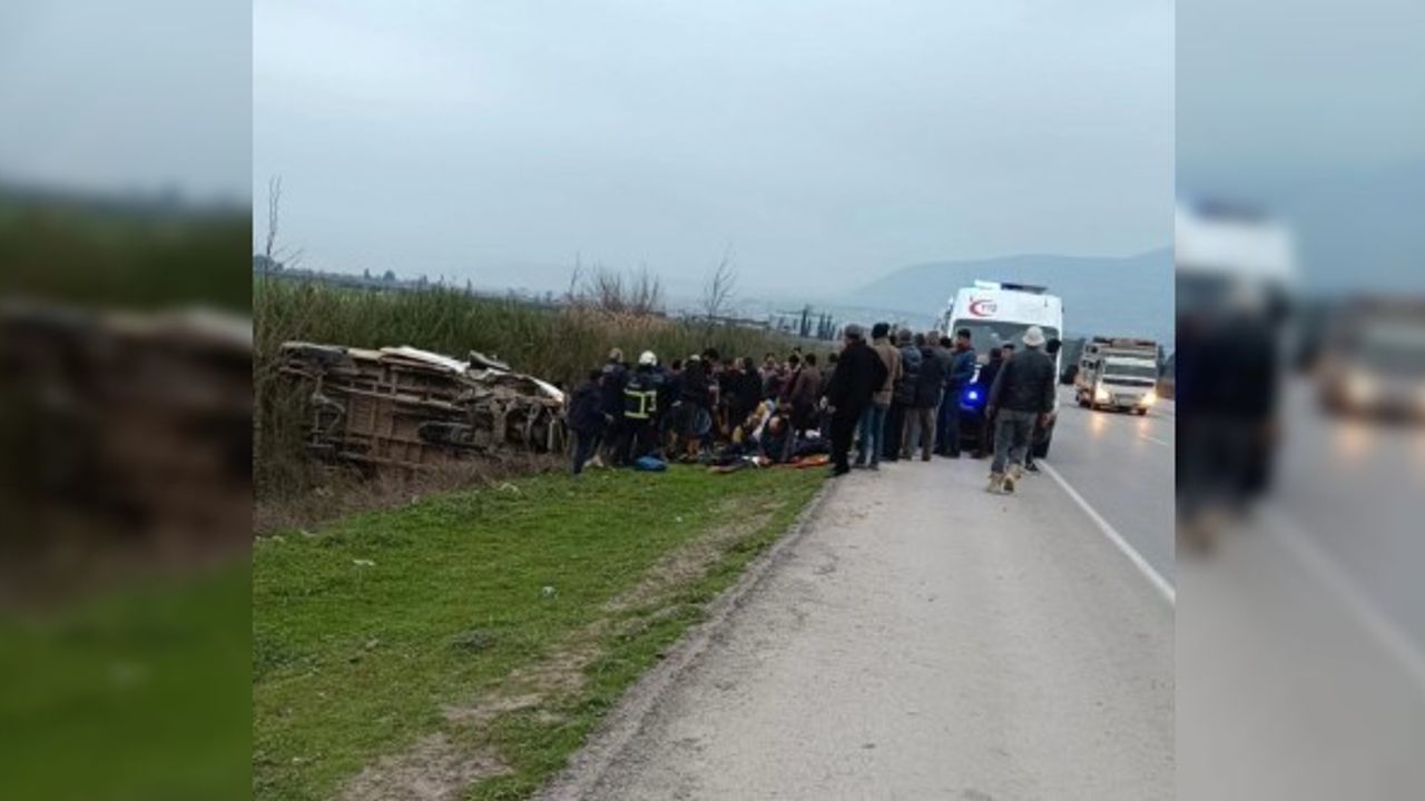 Hatay’da tarım işçilerini taşıyan minibüs tarlaya uçtu: 13 yaralı