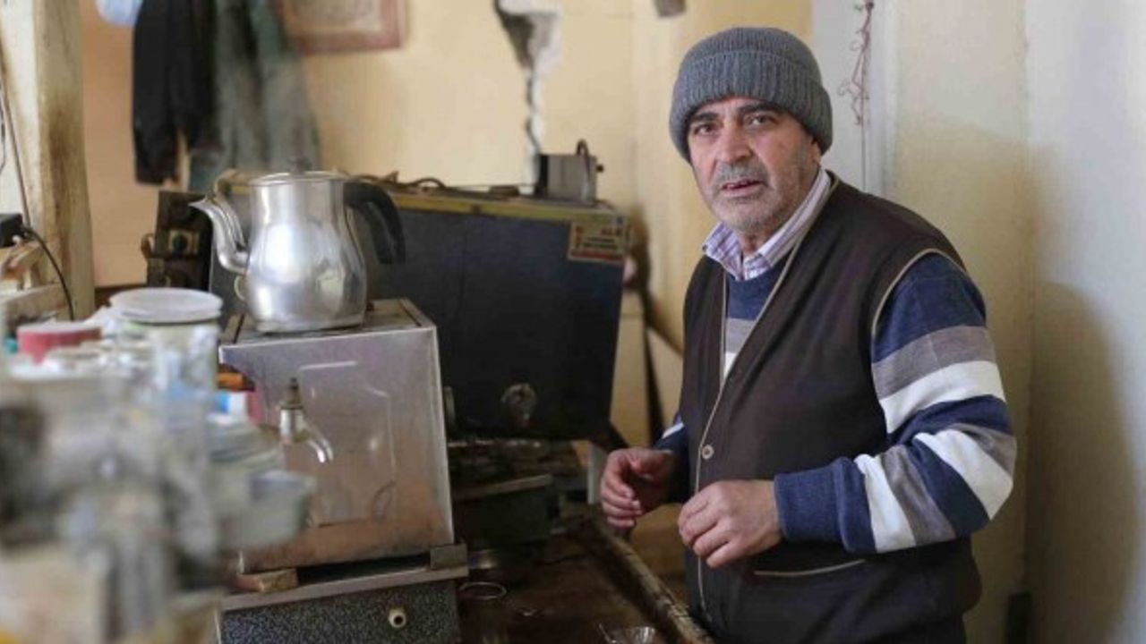 Kahramanmaraş'ta Depremde Kaybettiği Esnaf Arkadaşlarının Hatırasını Not Listesinde Yaşatıyor