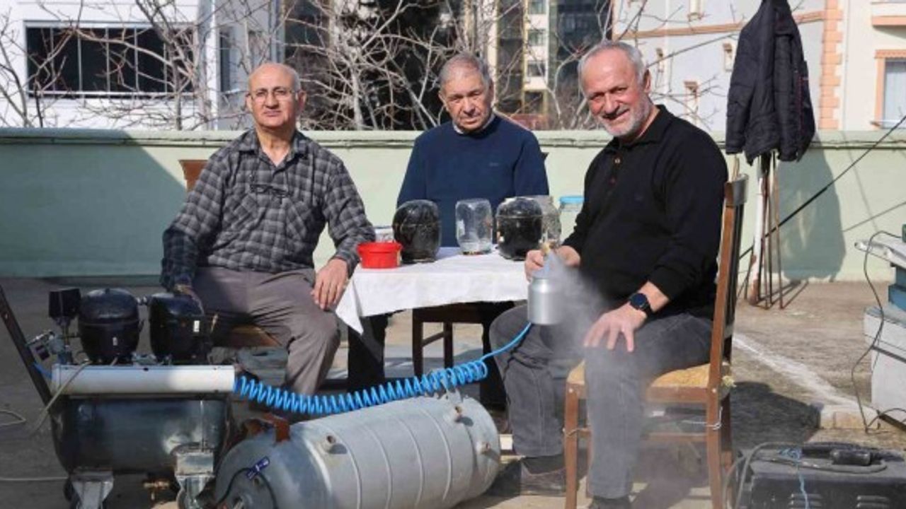 Kahramanmaraş'ta Enkazdan Çıkarılan Parçalarla Havası Bitmeyen Kompresör Yaptılar
