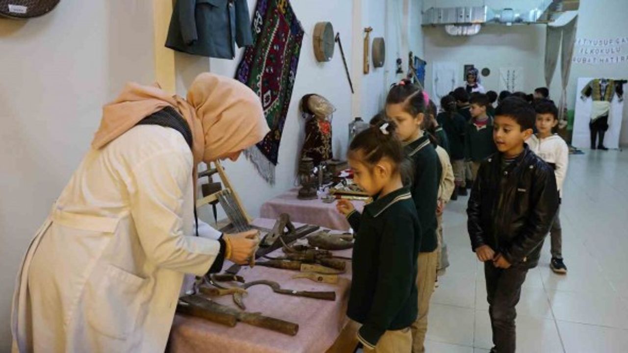Kahramanmaraş'ta Okulda Kurulan Sergi Öğrencileri Geçmişe Götürüyor