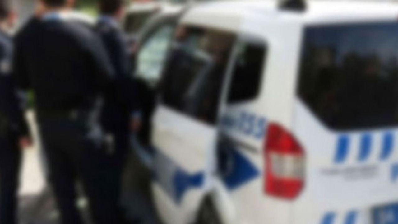 Polis Aracından Yola Atlayan Kadın, Otobüsün Altında Kalarak Can Verdi