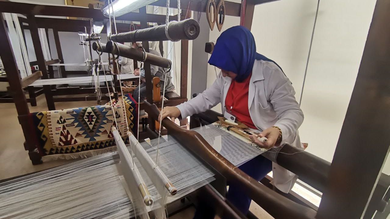 Afetzedeler, Kahramanmaraş'ta Geleneksel Dokuma Sanatını Canlandırıyor
