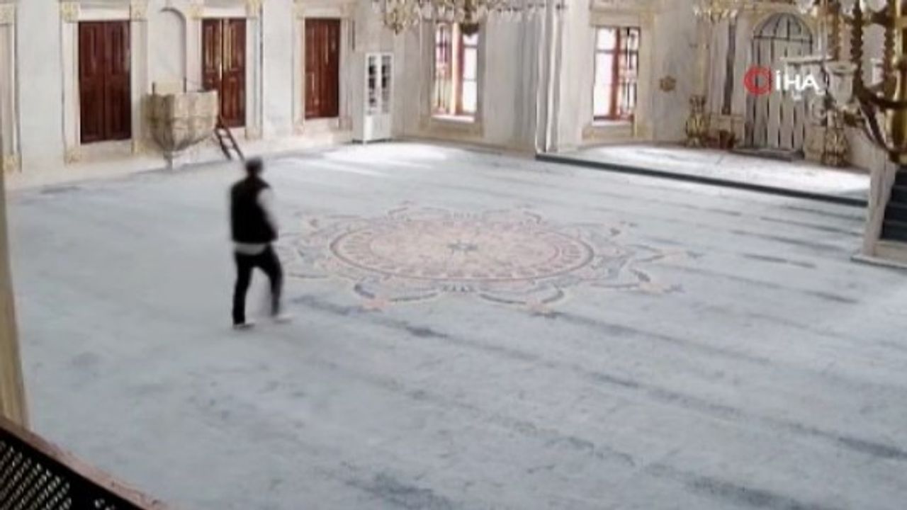 Dehşet Anları: Annesini Ve Kız Kardeşini Öldüren Şahıs Camide Böyle Canına Kıydı!