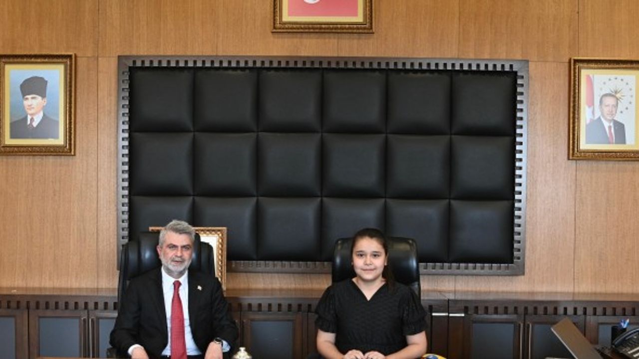 Başkan Görgel, Koltuğu Minik Başkan Tuğsem’e Devretti
