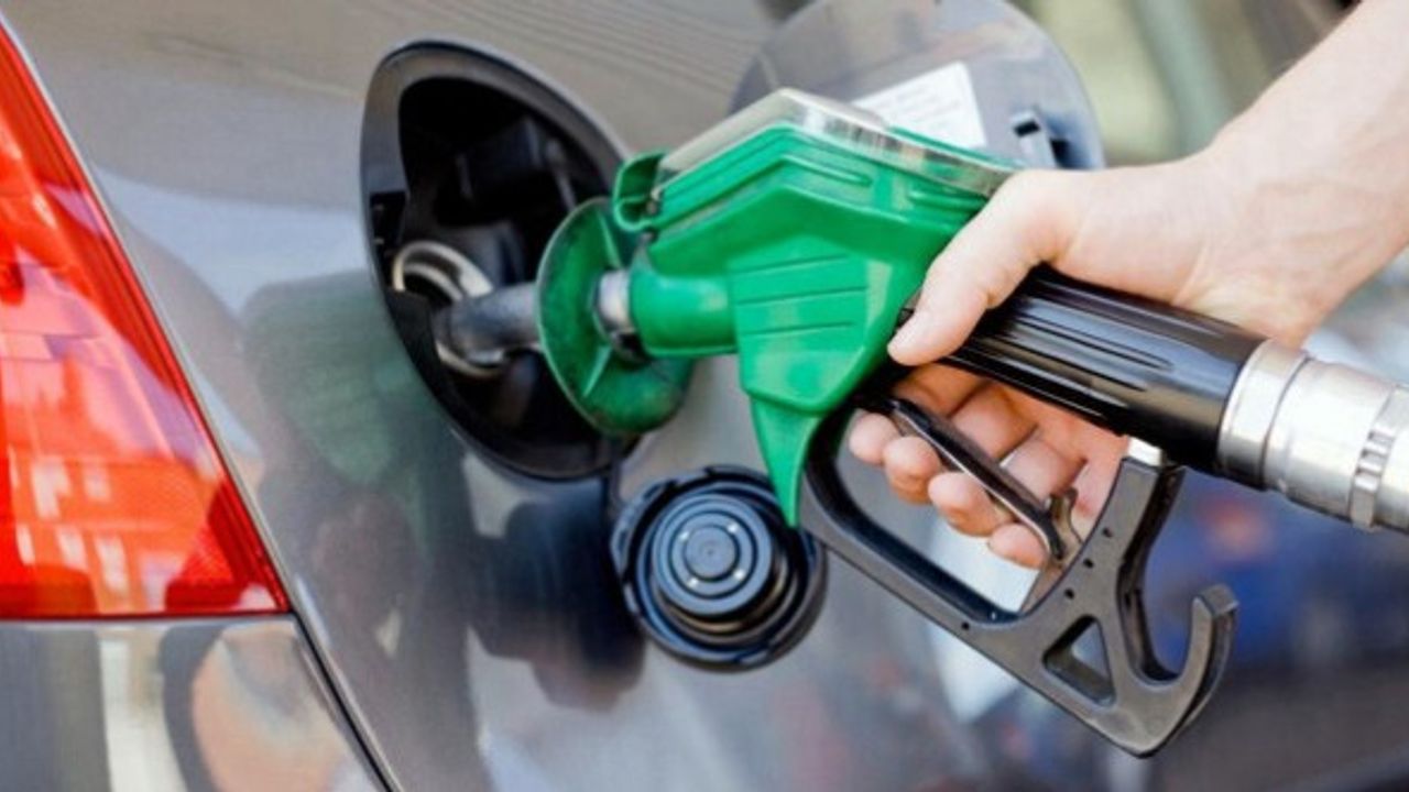 Araç Sahiplerinin Yüzü Gülecek: Benzine İndirim Bekleniyor