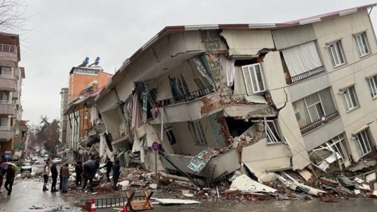 Deprem Bölgesinde Yeniden Yapılandırmanın Taksit Süreleri Düzenlendi